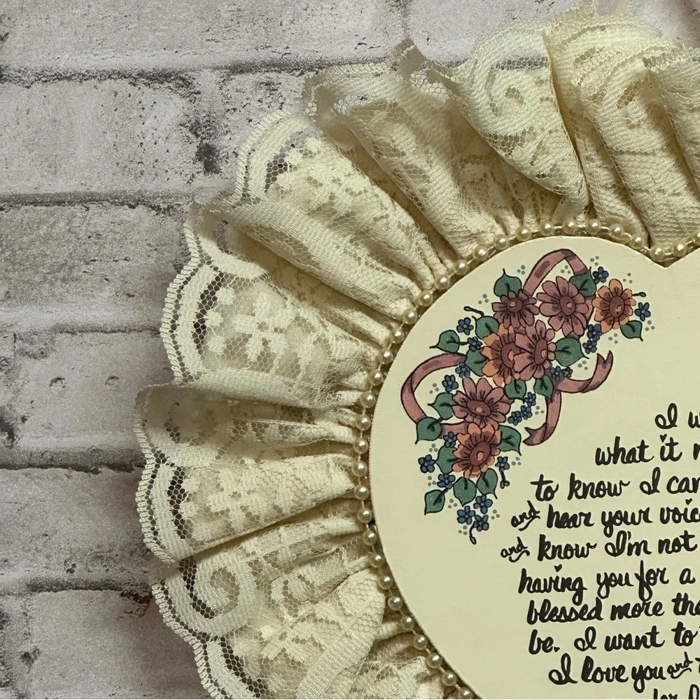 Heart Shape SISTER Note Ruffle Cursive Heart Decor 10 in X 10 in Vintage